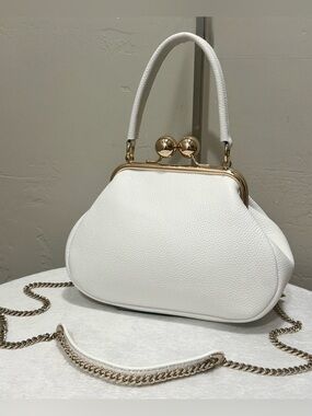 White Premium Pebble Leather Handmade Kisslock Frame Bag, Crossbody
